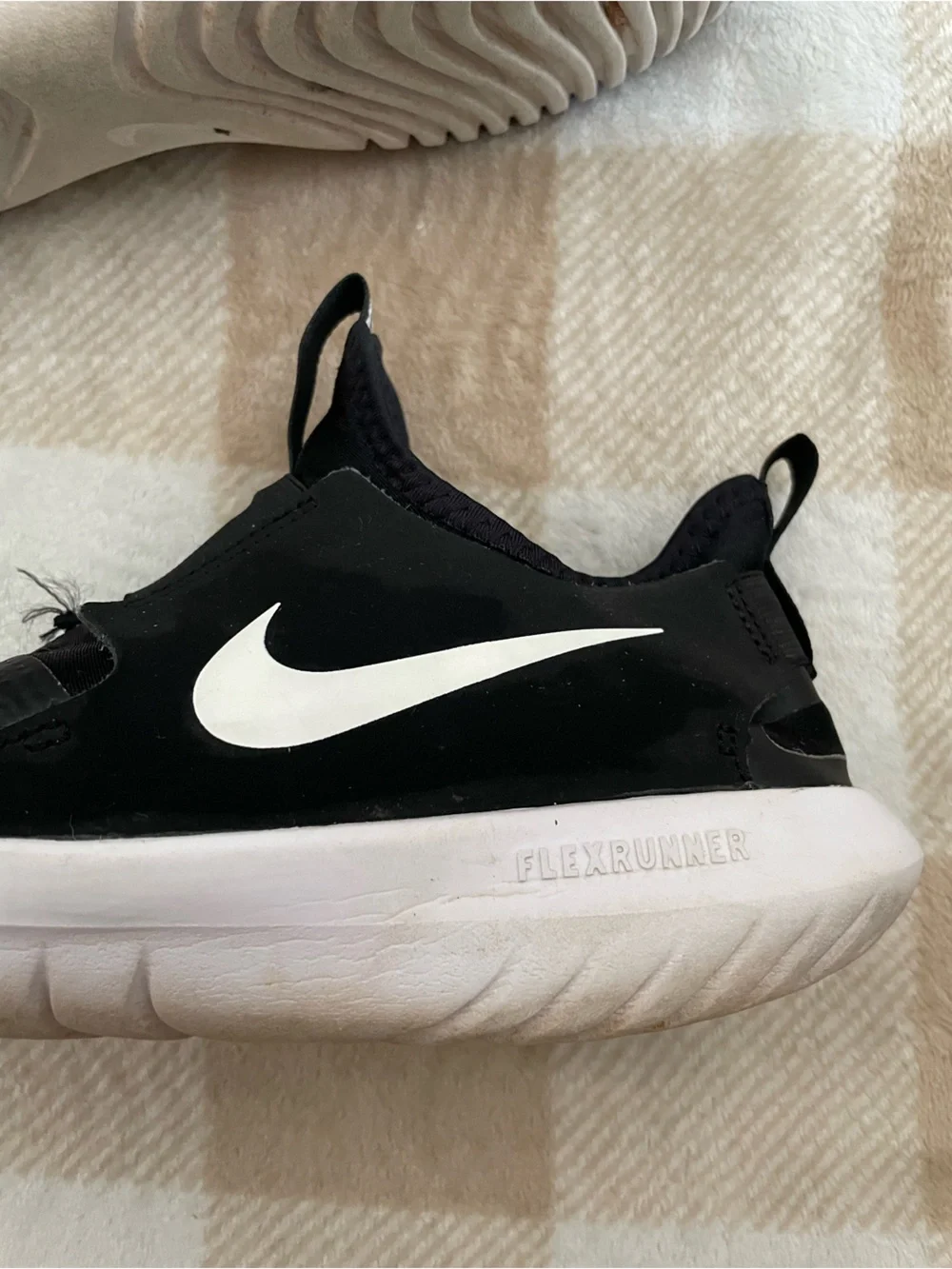 Nike Size 7Y Black & White Athletic Slip-On Trainers (has flaws)